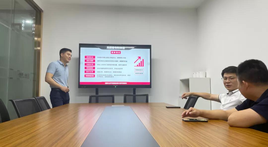 龙华区科创局领导莅临我司了解企业知识产权保护工作(图3) 龙华区科创局领导莅临我司了解企业知识产权保护工作(图3)